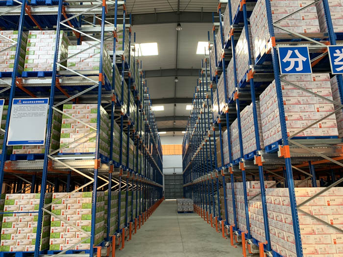 四向穿梭車貨架的工作原理、技術(shù)特點(diǎn)、應(yīng)用場景和優(yōu)勢